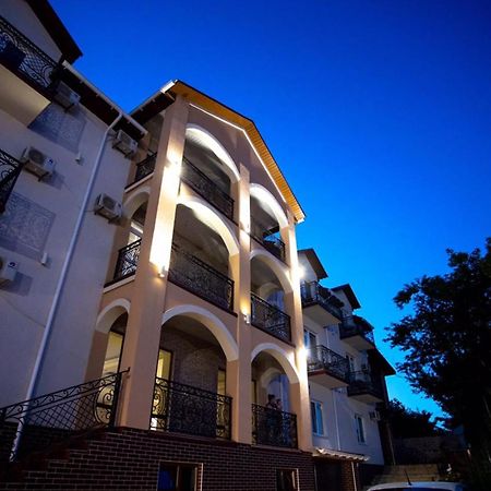 Готель River House Umanʼ المظهر الخارجي الصورة