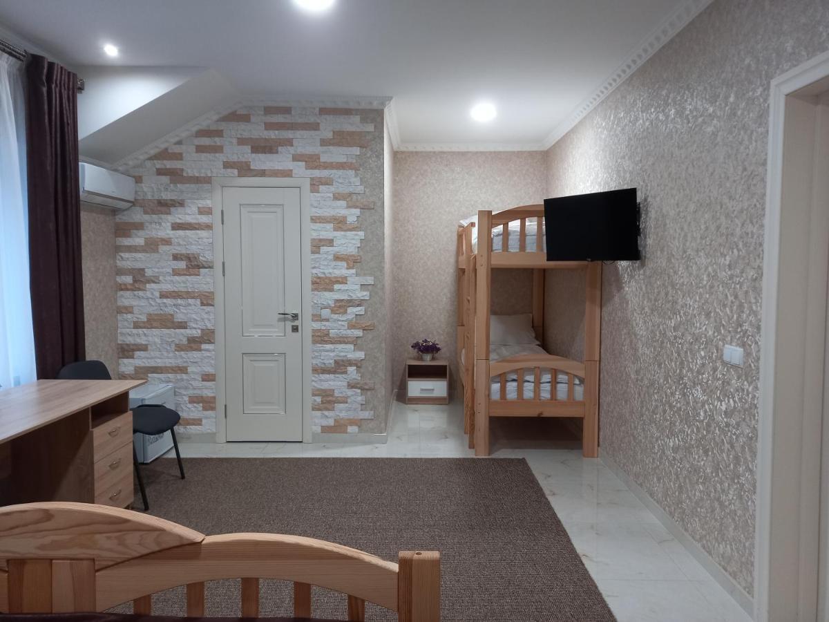 Готель River House Umanʼ المظهر الخارجي الصورة