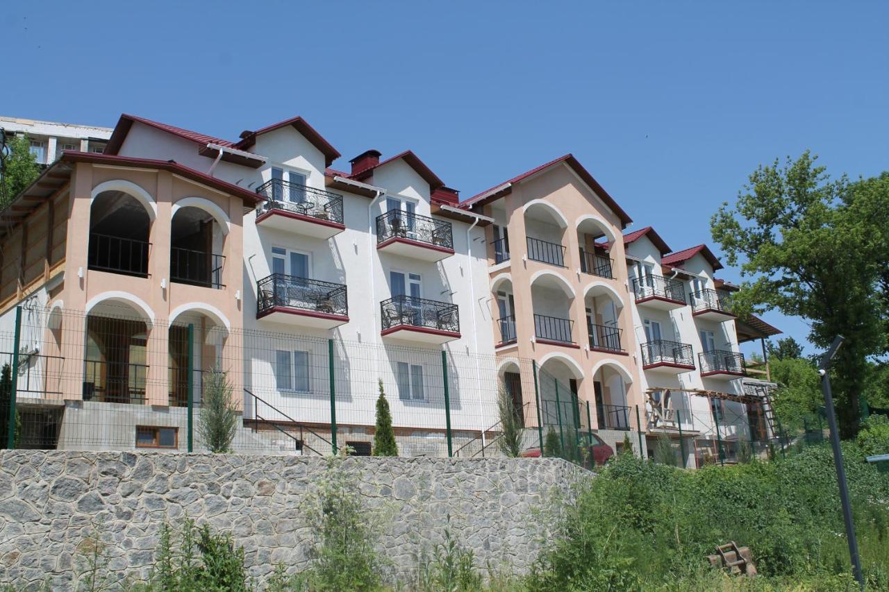 Готель River House Umanʼ المظهر الخارجي الصورة