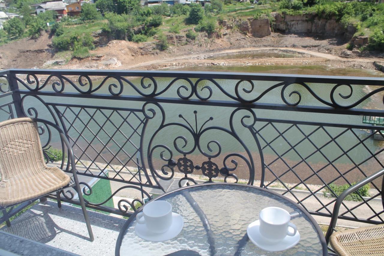 Готель River House Umanʼ المظهر الخارجي الصورة